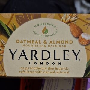 Oatmeal & Almond Nourishing Bath Bar